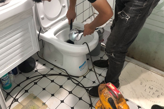 和顺马桶堵塞自己疏通还是找师傅?专业上门服务让你省时更省心