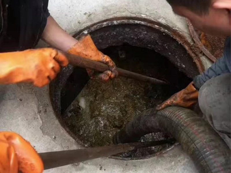 和顺清理化粪池时如何避免沼气的危害?